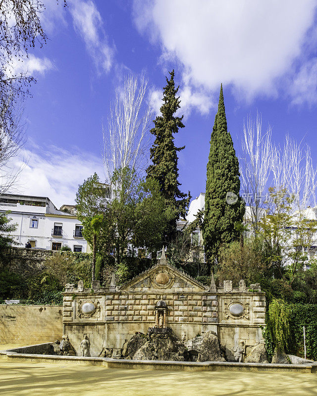 Fuente de la Salud位于西班牙迷人的安达卢西亚城镇之一的普里埃戈·德科尔多瓦。